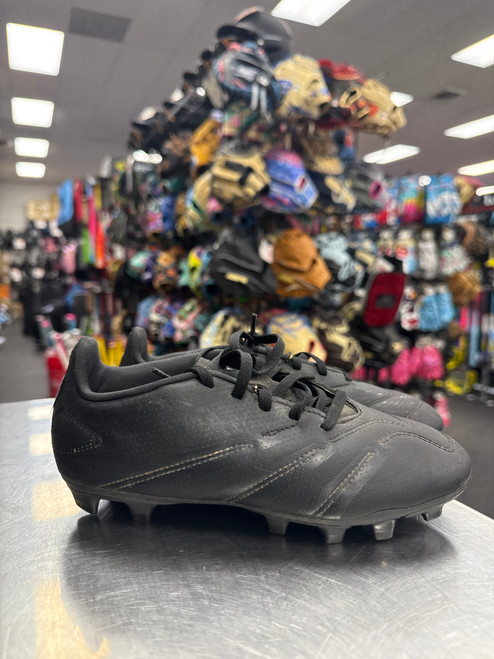 Vist Large View of Product Image Which is Used Adidas PREADATOR Soccer Cleats Black Junior 03