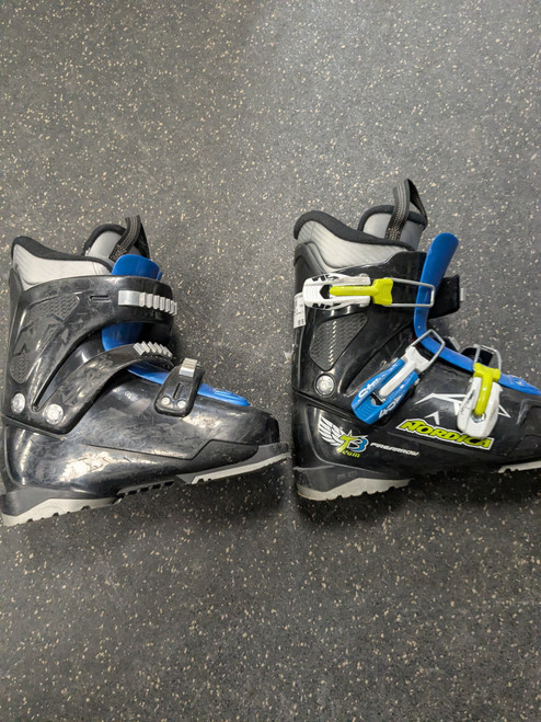 Vist Large View of Product Image Which is Used Nordica FIREARROW T3 Boys DH Ski Boot None 235 MP - J05.5 - W06.5