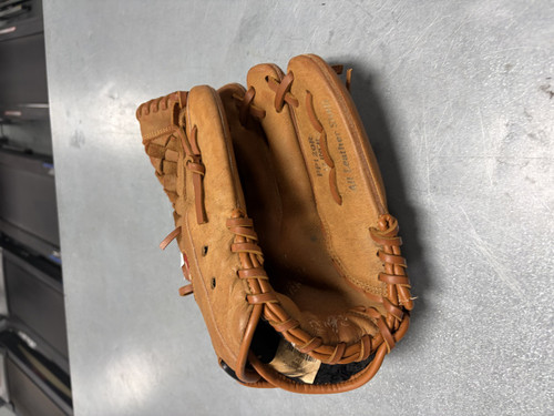 Vist Large View of Product Image Which is Used Rawlings PLAYER PREFERRED BB/SB Glove RH Throw None 12"