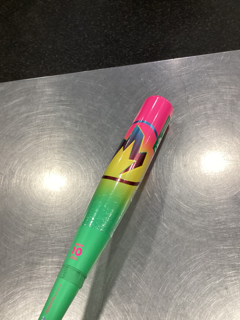 Vist Large View of Product Image Which is Used Easton HYPE FIRE BB/SB USA 2 5/8 Bat 31"