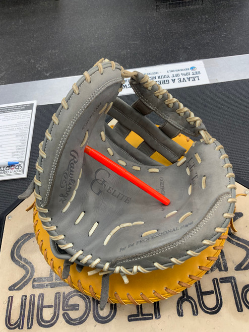 Vist Large View of Product Image Which is Used Rawlings GGEFPCM33HGW BB/SB Catchers RH Throw Grey 33"
