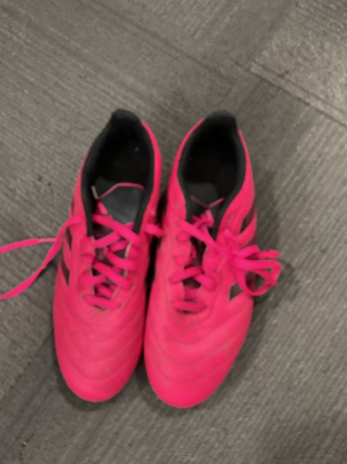 Vist Large View of Product Image Which is Used Adidas Soccer Cleats Pink Junior 06
