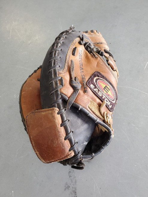 Vist Large View of Product Image Which is Used Easton NAT22 BB/SB Catchers LH Throw Brown 32"
