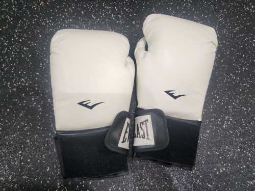 Vist Large View of Product Image Which is Used Everlast Boxing Gloves White Senior