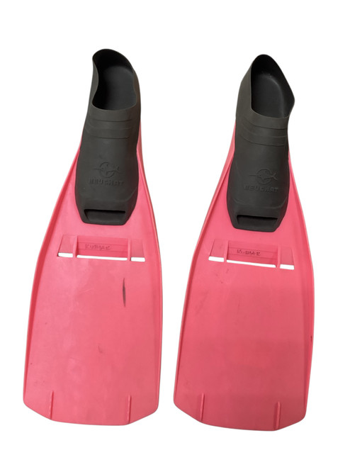 Vist Large View of Product Image Which is Used Underwater Fins Pink MD