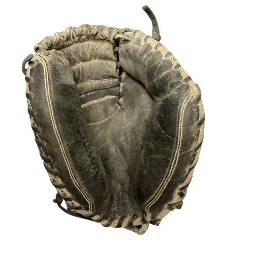 Vist Large View of Product Image Which is Used Wilson A600 BB/SB Catchers RH Throw Black 32"