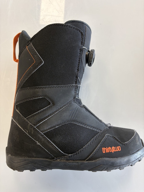 Vist Large View of Product Image Which is Used ThirtyTwo BOYS 6 BOA Snowboard Boots Black Senior 6