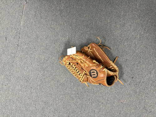 Vist Large View of Product Image Which is Used Wilson A2000 BB/SB Glove RH Throw Brown 11 3/4"