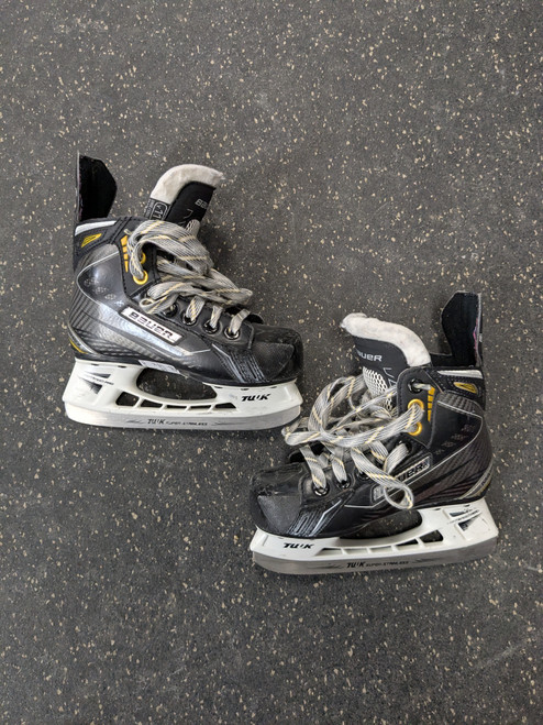 Vist Large View of Product Image Which is Used Bauer SUPREME MATRIX Youth Hockey Skate Youth 11.0