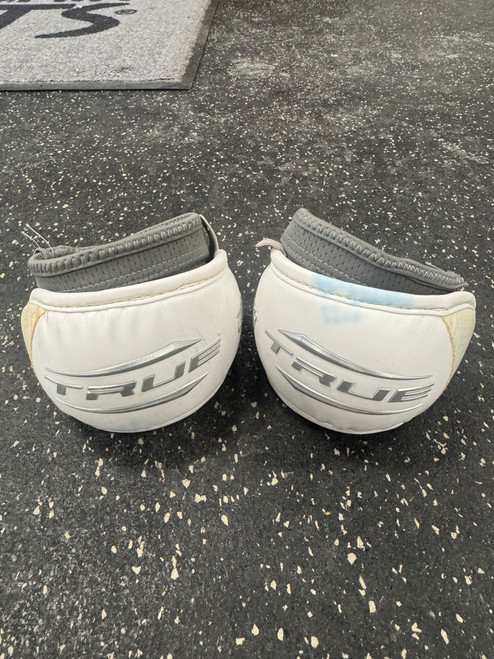 Vist Large View of Product Image Which is Used True ZERO LYTE Lacrosse Arm Pads/Guards White MD