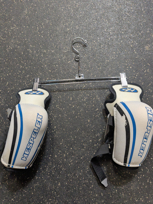 Vist Large View of Product Image Which is Used Hespeler ROGUE Junior Elbow Pads MD