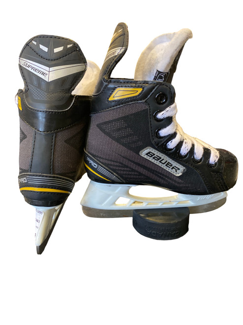 Vist Large View of Product Image Which is Used Bauer PRO Youth Hockey Skate Youth 10.0