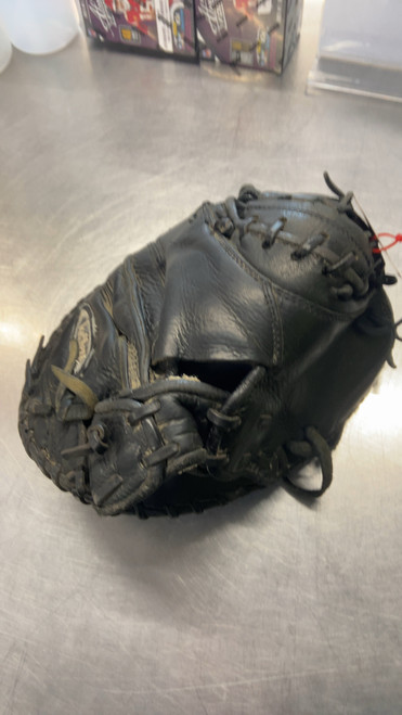 Vist Large View of Product Image Which is Used Kelley CS063 BB/SB Catchers RH Throw Black 31"