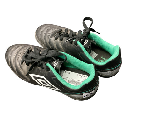 Vist Large View of Product Image Which is Used Umbro Soccer Turf Shoes Black Junior 04.5