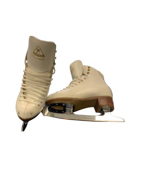 Vist Large View of Product Image Which is Used Jackson FREESTYLE Girls Figure Skate White Junior 02.5