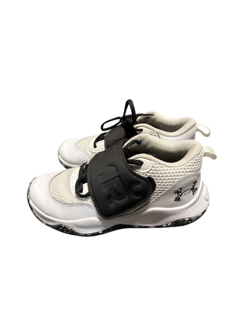 Vist Large View of Product Image Which is Used Under Armour Basketball Shoes Y White Junior 05