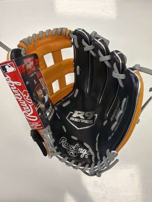 Vist Large View of Product Image Which is Used Rawlings R9 SERIES GLOVE BB/SB Glove RH Throw Black 12"