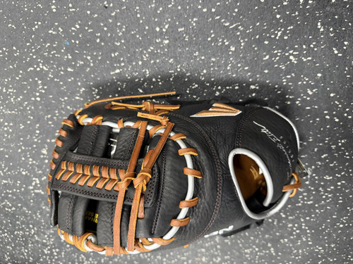 Vist Large View of Product Image Which is New Easton Elite 1st Base 12.5