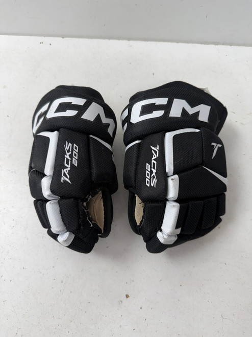 Vist Large View of Product Image Which is Used CCM TACKS 200 Junior Gloves Black 10"