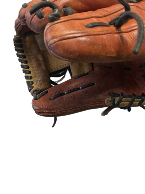 Vist Large View of Product Image Which is Used Wilson A2K 1786 BB/SB Glove RH Throw Brown 11 1/2"