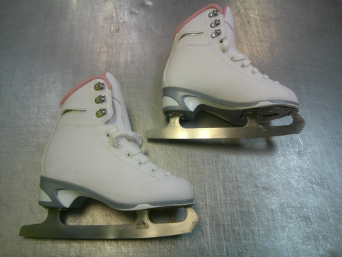 Vist Large View of Product Image Which is Used Jackson MARK 1 ULTIMA Girls Figure Skate White Junior 01