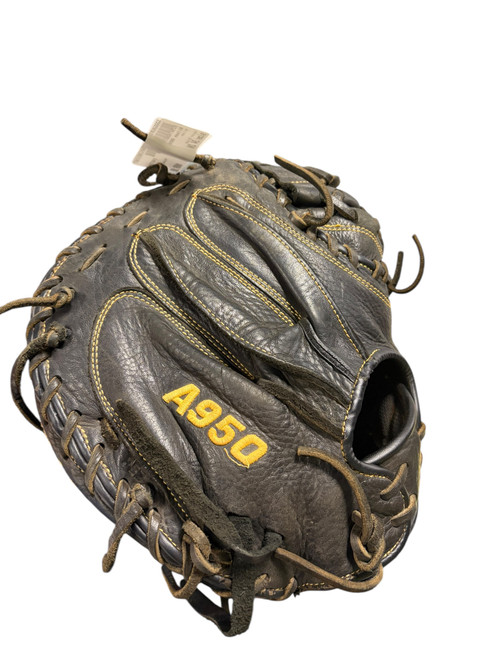 Vist Large View of Product Image Which is Used Wilson A950 BB/SB Catchers RH Throw Black 34"