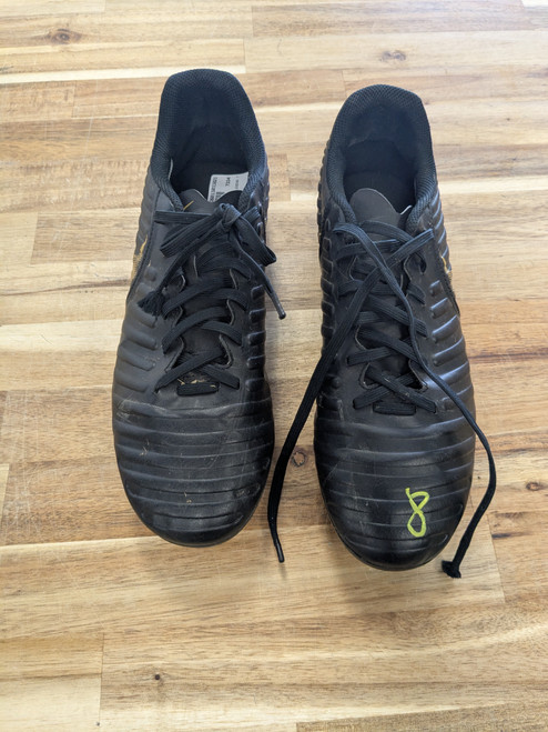 Vist Large View of Product Image Which is Used Nike TIEMPO LEGEND 7 Soccer Cleats Black Senior 8
