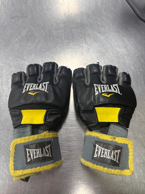 Vist Large View of Product Image Which is Used Everlast UFC Gloves Black MD