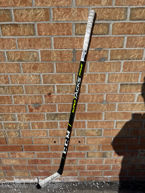 Vist Large View of Product Image Which is Used CCM SUPER TACKS PRIME Inter One Pce Right Grip 65 Flex