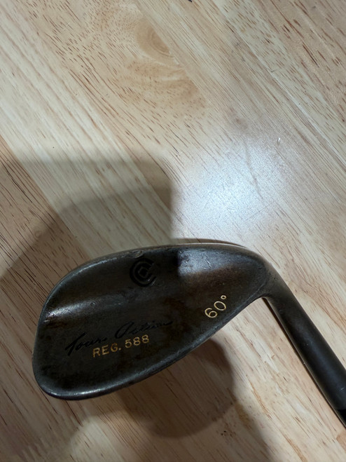 Vist Large View of Product Image Which is Used Cleveland TOUR ACTION REG.588 Golf Wedge Mens RH 60 Degree