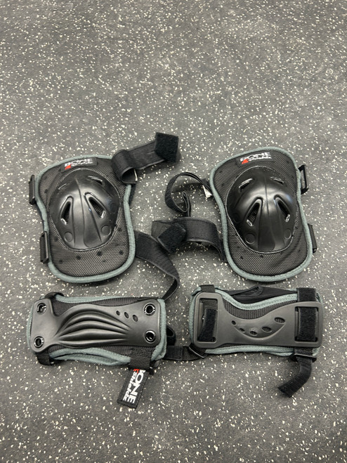 Vist Large View of Product Image Which is Used BoneShieldz Inline Protective Set Black LG