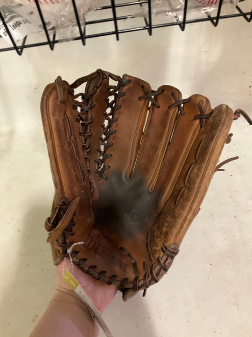 Vist Large View of Product Image Which is Used Wilson A2000BBOT6ST BB/SB Glove RH Throw Brown 12 3/4"