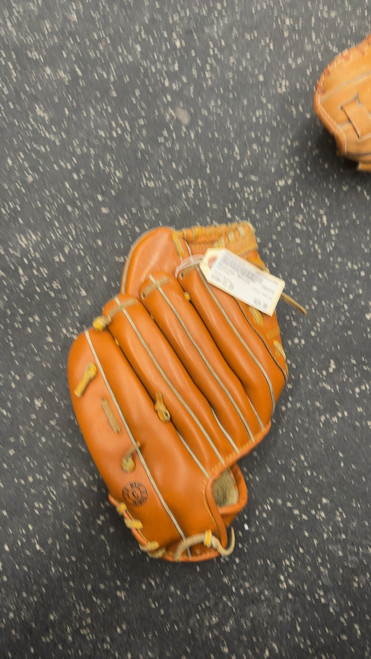 Vist Large View of Product Image Which is Used Rawlings RBG135 BB/SB Glove RH Throw Brown 11"
