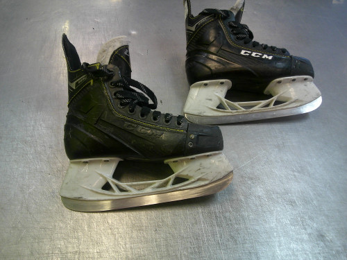 Vist Large View of Product Image Which is Used CCM 9350 Junior Hockey Skate Junior 03