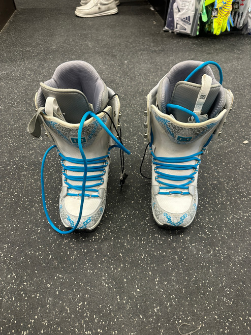 Vist Large View of Product Image Which is Used DC Shoes BALANCE Womens Snowboard Boots White Senior 7