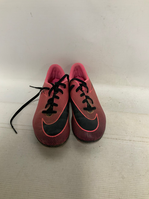 Vist Large View of Product Image Which is Used Nike Soccer Cleats Pink Junior 04