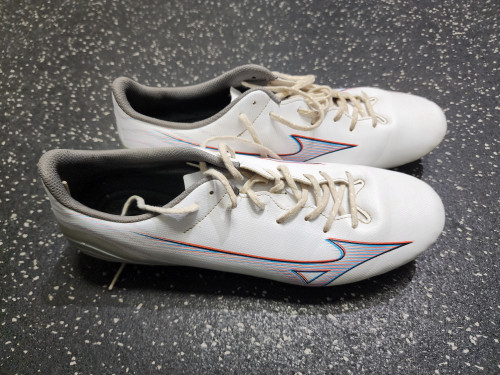 Vist Large View of Product Image Which is UsedMizuno Alpha Select Soccer Cleats White Senior 9