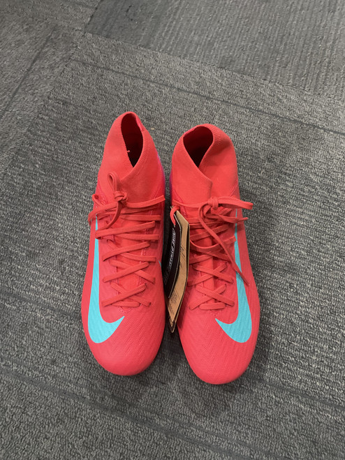 Vist Large View of Product Image Which is Used Nike ZOOM SUPERFLY 10 ACADEMY Soccer Cleats Coral Junior 04.5
