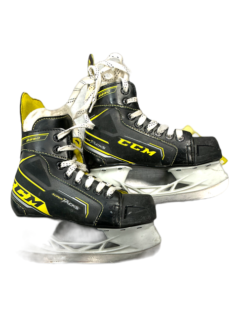 Vist Large View of Product Image Which is Used CCM 9350 Youth Hockey Skate Youth 13.0