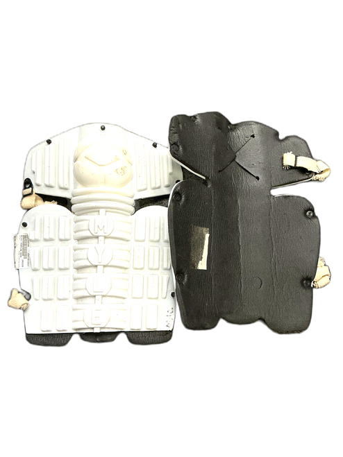 Vist Large View of Product Image Which is Used Mylec AIRFLOW SHIN Junior Shin Guards White 11"