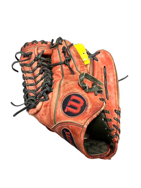 Vist Large View of Product Image Which is Used Wilson A2000 BB/SB Glove RH Throw Red 12 1/4"