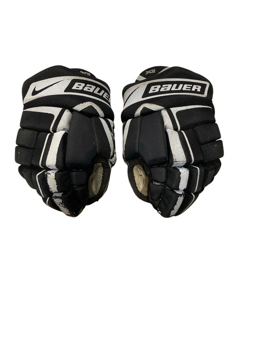 Vist Large View of Product Image Which is Used Bauer VAPOR X11 Youth Gloves Black 10"