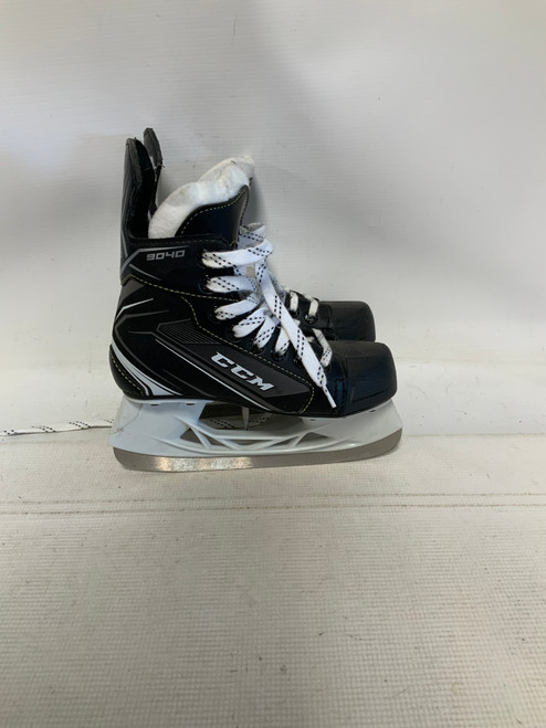 Vist Large View of Product Image Which is Used CCM TACKS 9040 Junior Hockey Skate Junior 01
