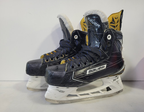 Vist Large View of Product Image Which is Used Bauer SUP IGNITE PRO + Junior Hockey Skate Junior 02