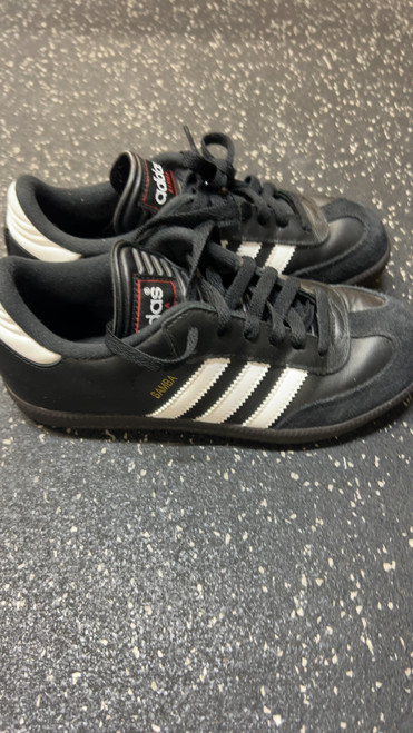 Vist Large View of Product Image Which is Used Adidas Soccer Indoor Shoes Black Youth 03.5