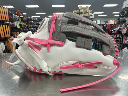 Vist Large View of Product Image Which is New EASTON BLACK MAGIC FASTPITCH-11.5"