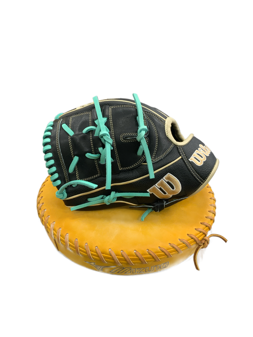 Vist Large View of Product Image Which is Used Wilson A2000 PRO STOCK B2 BB/SB Glove LH Throw Black 12"