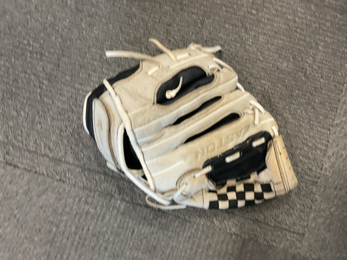 Vist Large View of Product Image Which is Used Easton NATURAL BB/SB Glove RH Throw White 11"