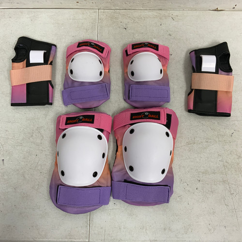 Vist Large View of Product Image Which is Used EIGHT BALL Inline Protective Set Pink Senior