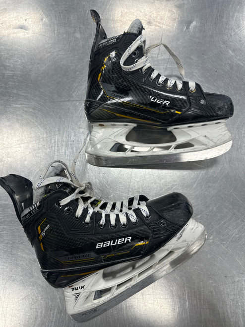 Vist Large View of Product Image Which is Used Bauer SUPREME M5 PRO Intermediate Hockey Skate 5.5 w/ Extra steel